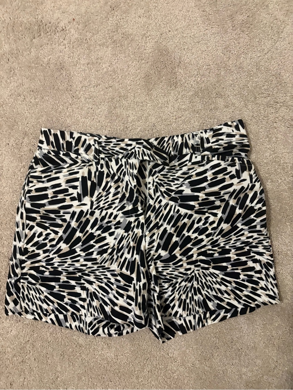 White House Black Market Black and White Geometric Print Shorts 5in size 10